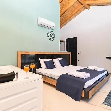Sade 2 Modern Secluded *